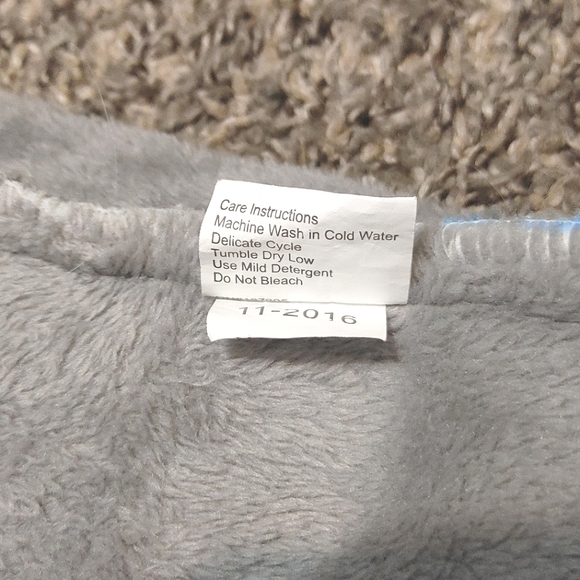 Grey Shark Bite Snuggie Ultra Soft Micromink Shark Tail Sleeping Bag Blanket 50" - Picture 11 of 12